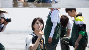 수지, 갯벌에서 산낙지 잡아 그대로 입으로 ‘쏘옥’