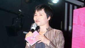 [포토] 김조광수, 게이 패션? 하이힐+파격 레깅스 ‘경악’