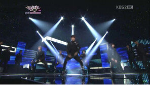 ‘컴백’ 마이네임, 블랙수트 카리스마로 남성미 발산