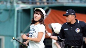 [포토] LG 배트걸 김현, 달리면서 멍때리기(?)