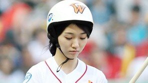 [포토] 투명한 피부의 배트걸, 그라운드의 꽃~