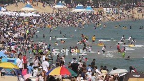 “덥다 더워” 해운대 55만 인파