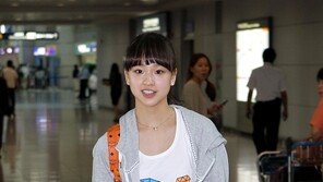 [포토] 손연재, 화장은 진한데…복장은 여고생