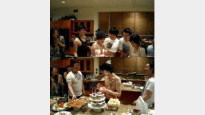 박유천 작년 생일 인증샷 “작년이네… 아이고 배야”