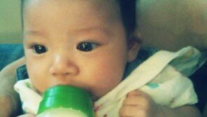 정시아 둘째 딸 근황 공개 ‘벌써부터 아기 모델 포스’ 