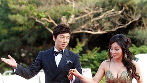 [포토] 박건형 에스코트 받는 이영미, 육감몸매 헉!