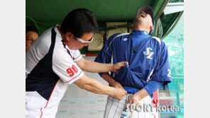 [포토] 선동열 감독 ‘갑용이 살이쪄서 바지가 끼네~?’