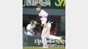 [포토] 어라? 배트걸은 어디가고? 배트보이 출현