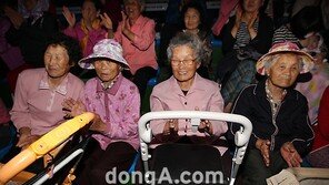 [SD포토] 연평도 주민들, 웃음꽃 만발