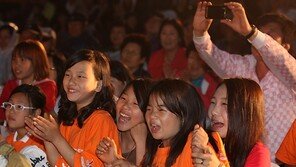 [SD포토] 김장훈 인기 이정도였나? 소녀팬들 ‘꺄~’