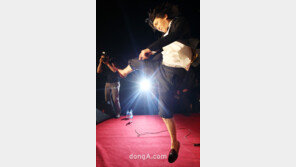 [SD포토] 김장훈, ‘평화 뜻’ 실린 힘찬 발차기