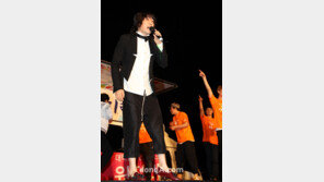 [SD포토] 김장훈, 차고 넘치는 ‘연평도 사랑’