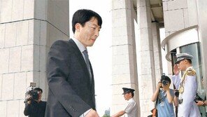 국회 첫 출근 이석기 “사퇴할 생각 없다”