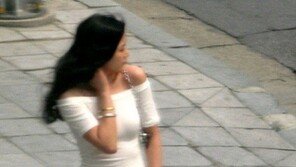 ‘품절녀’ 전지현, 딱 달라붙는 옷차림…쇄골 노출