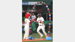 [포토] 강정호, 연타석 홈런 ‘욕심 없는거 맞아?’