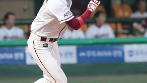 [포토] 유한준, 안타 ‘넥센 오늘 막 터지는구나!’