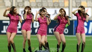 [포토] 나인뮤지스, 핑크수트 입고 콜라병 몸매 ‘흔들’