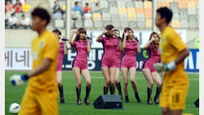 [포토] 나인뮤지스, 섹시 무대로 태극전사들 원기충전!