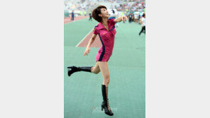 [포토] ‘나인뮤지스’ 은지, 섹시한 사인볼 서비스