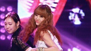 [포토] 지나 엉덩이에 누가 키스를? ‘선명한 입술자국’