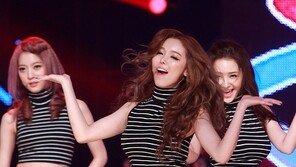 [포토] 달샤벳 세리, 상큼 윙크와 달리 ‘반전 꿀벅지’