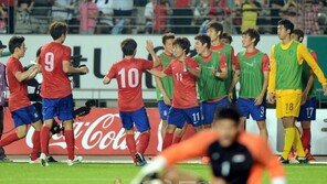 [포토] ‘한국-시리아’ 윤일록, 골 넣고 뜨거운 하이파이브