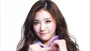 [우먼 동아일보 스타 뷰티] 걸그룹 ‘헬로비너스’ 막내 유영의 애교만점 ‘초승달 아이 메이크업’ 노하우