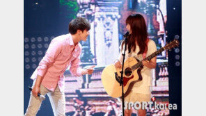 [포토] 정용화, 근접 아이컨택…주니엘 미모에 반했나?