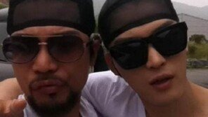 [스타 온라인] 상투+선글라스…김재중 ‘시공초월 패션’