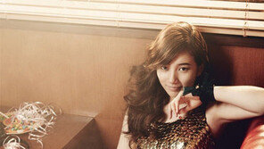 수지, 금빛 초미니 드레스 입고 유혹 눈빛