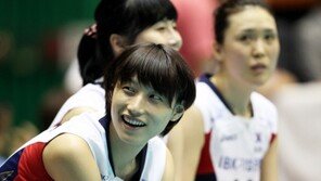 [포토] 김연경, 배구여왕 답게 벤치에서 여유의 미소