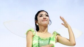 [포토] 롯데 치어리더 ‘팅커벨이 울고 가겠죠?’