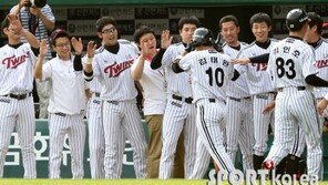 [포토] ‘만루 홈런’ 김태완, 오늘 회식 하는날