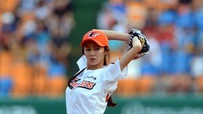 [포토] 오초희, 잘록 몸매로 섹시 S라인 시구