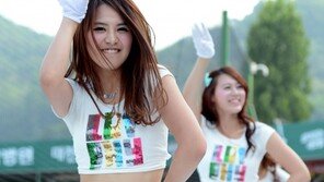 [포토] 치어리더, 애교 손짓에 남심 ‘사르르’