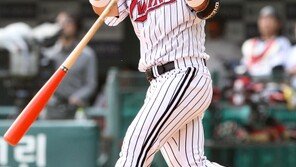 [콤팩트뉴스] LG 김태완, 데뷔 첫 만루홈런 치고 2회 근육통 교체 外