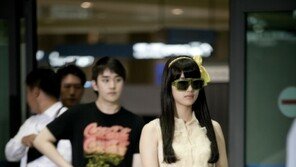 수지, 노란색 깔맞춤 공항패션 ‘러블리해’ 