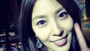 보아, 혀 살짝 내밀며 미소 셀카 ‘성숙미 폭발’