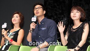 [SD포토] 조명감독(?) 김지석 ‘오늘 조명 좋아요’