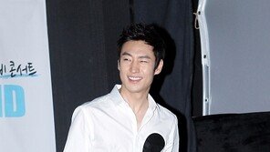 [포토] 이제훈, 윙크 발사… 女心 ‘어머나~’