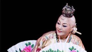 [공연 리뷰]홀로… 무대를 꽉 채운 한국의 춤