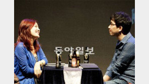 [공연 리뷰]다큐같은 연극, 무대를 허물고 연극을 묻다