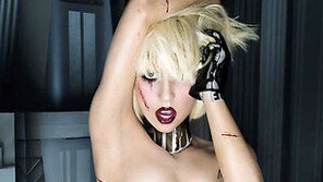 레이디가가 뇌진탕 투혼, 공연 중 금속 봉에 ‘쿵’