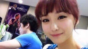 ‘유로 여신’ 윤태진 아나운서, 방송 준비중 깜찍 셀카