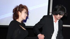 [SD포토] 김혜수 에스코트하는 ‘매너남’ 김윤석