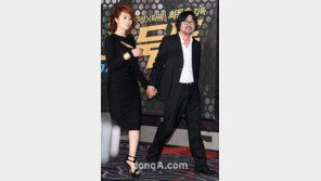 [SD포토] 김혜수-김윤석 ‘우리 절친이예요’