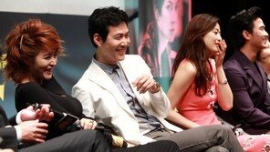 최동훈 감독 “김혜수·전지현 싸울까봐 조마조마”