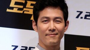 [SD포토] ‘살인미소’ 이정재, 멋스러운 하얀 수트