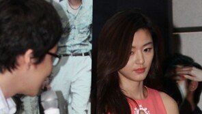 [SD포토] 전지현 결혼 후 첫 공식석상, 나오자마자 ‘여신포스’가…