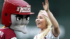 [포토] 알리 ‘턱돌아 안아줄꺼지?’